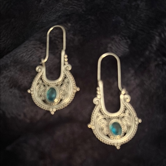 Elegant Gold and Turquoise Earrings - Picture 1 of 3